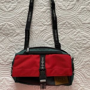 Unique purse/fanny pack combo, never used with tons of pockets by Dakine
